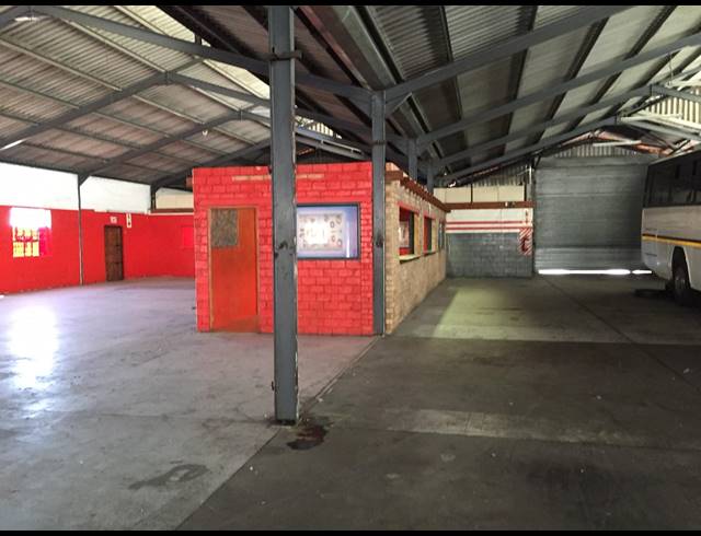 1,300M² FACTORY FOR SALE IN BEACONVALE